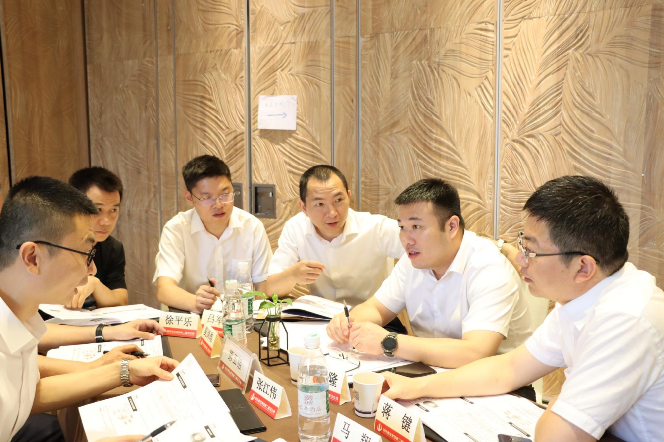 2021年6月25日-26日，7790必发集团二建组织开展了2021年中高层主管执行力培训。本次培训特邀清华、北大、上海交大总裁班讲师，中国企业家协会特聘高级讲师许晋老师进行授课。